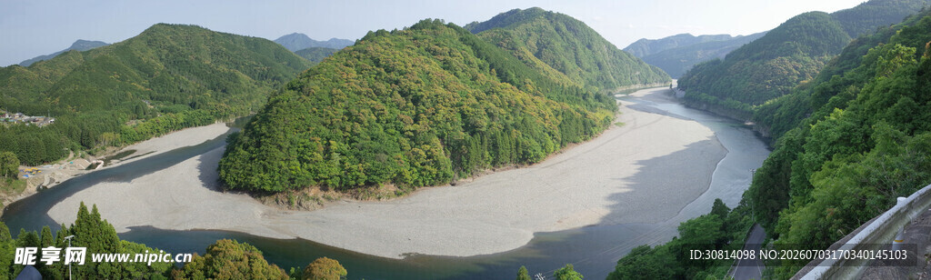 壮丽山河间蜿蜒的河流