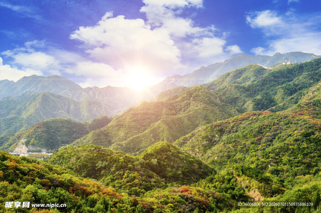 山间日出美景