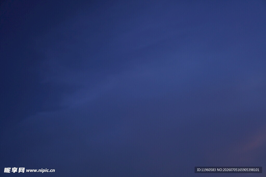 深蓝色夜空景象