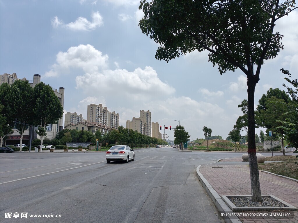 城市宽阔道路风景