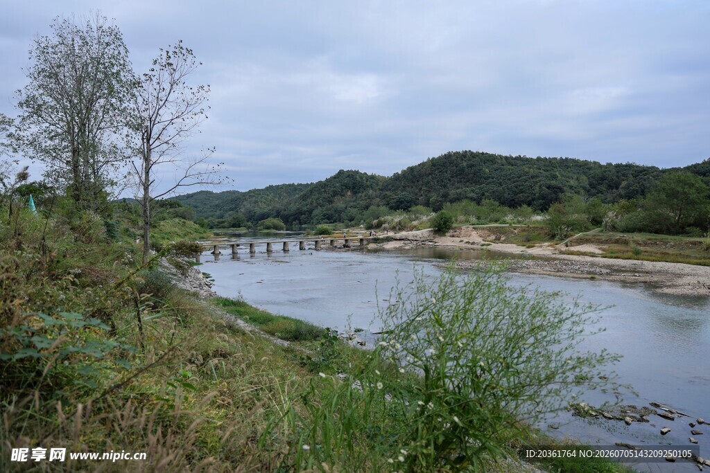 河畔风景