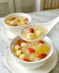 百合莲子银耳羮美食图片
