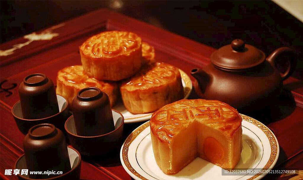 中秋月饼配茶具雅致场景