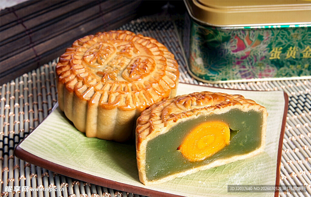 抹茶蛋黄月饼特写