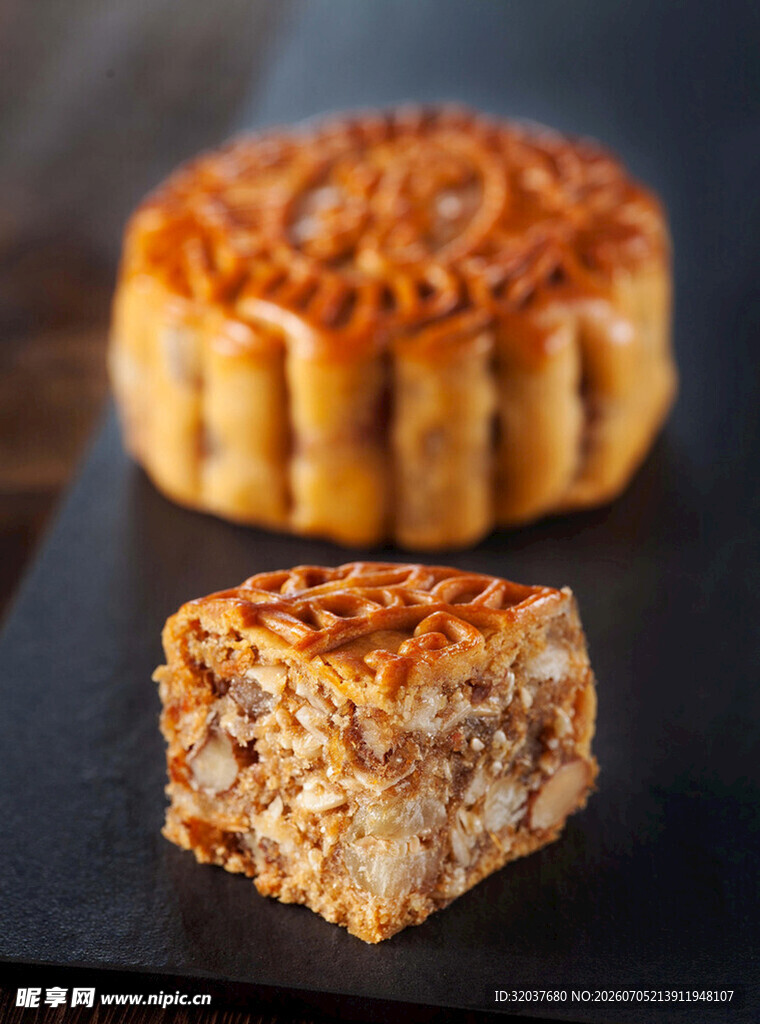 美味传统五仁月饼展示