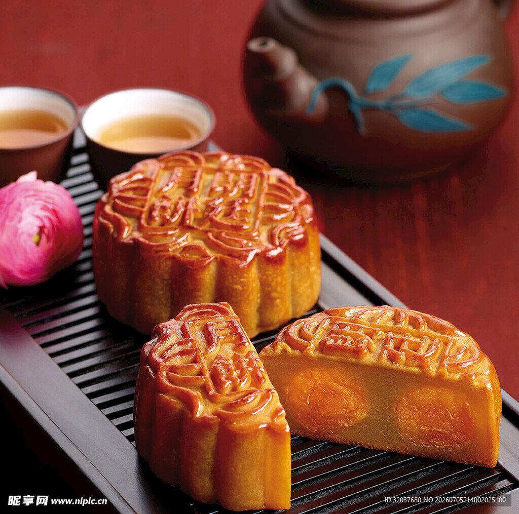 传统美味月饼与茶具组合