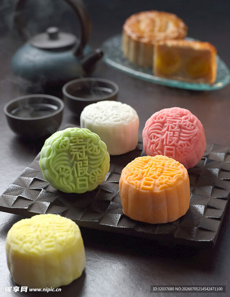 多彩月饼展示传统美味
