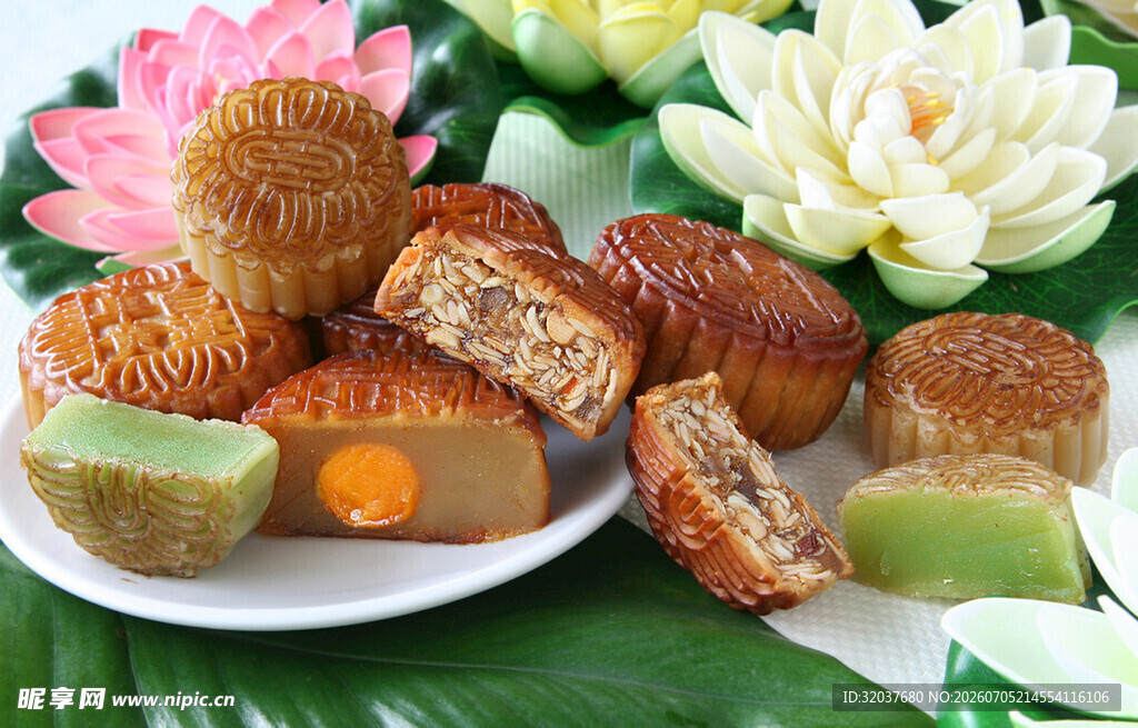 多样美味月饼摆拍展示