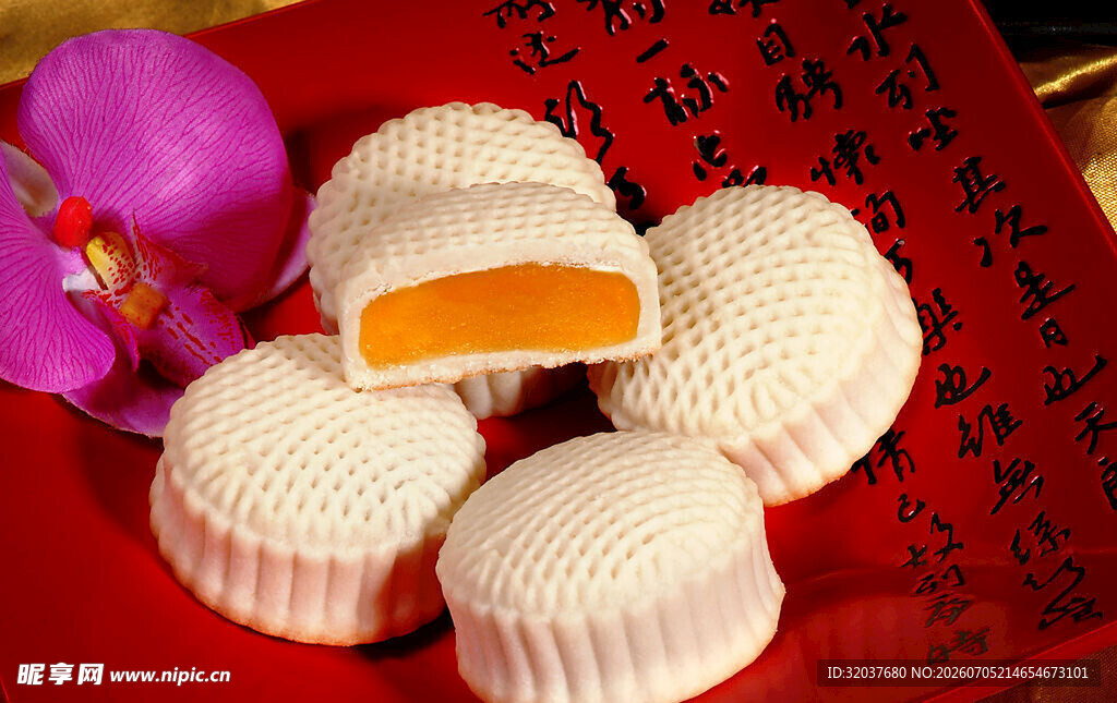 美味夹心糕点色泽诱人