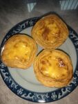 美味蛋挞摆于盘中