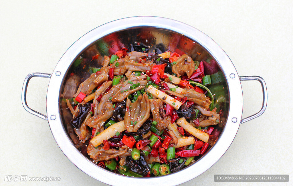 美味麻辣干锅鸭掌