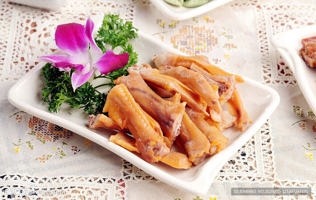 美味卤鸭掌摆拍