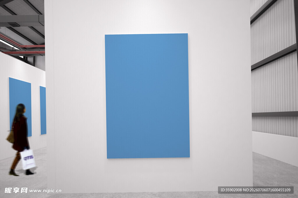 简约展厅中的蓝色艺术画作样机
