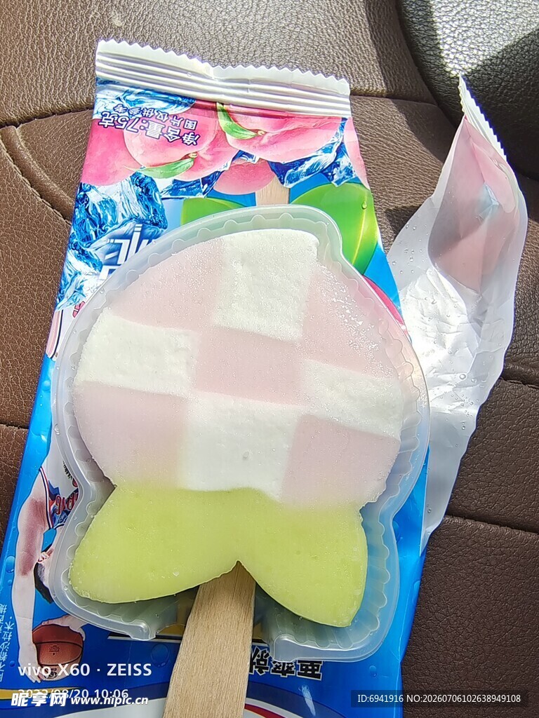 彩色鱼形冰棍特写