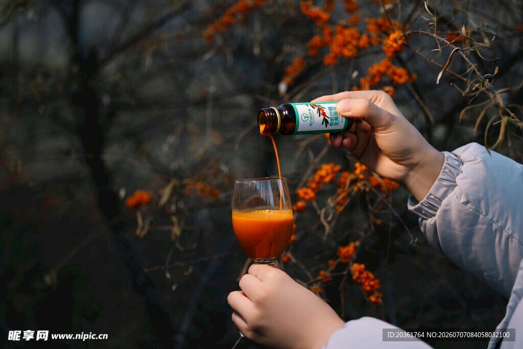 倒果汁惬意