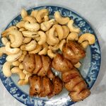 腰果配烤肠美食组合