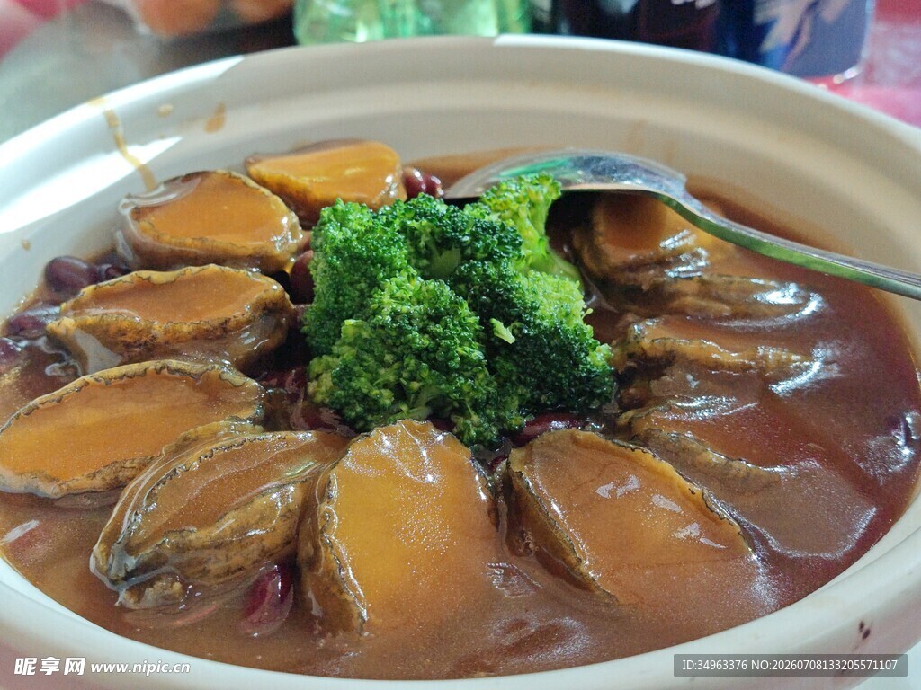 鲍鱼炖菜鲜香诱人