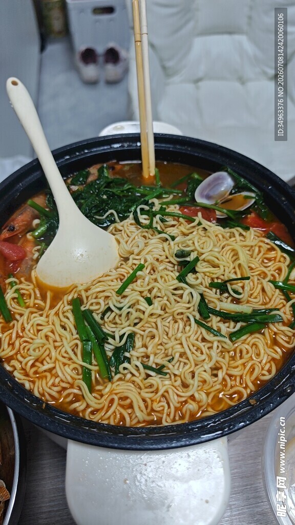 美味丰盛的特色拌面条