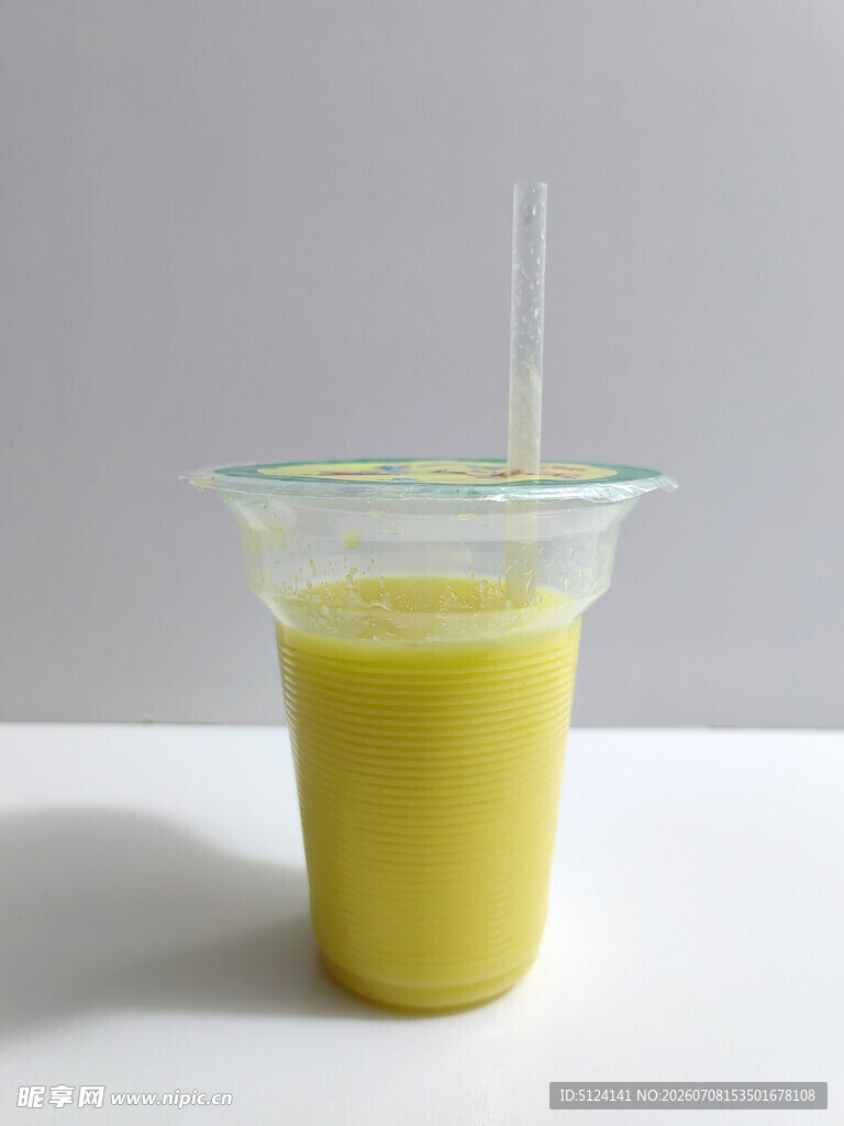 半杯玉米汁