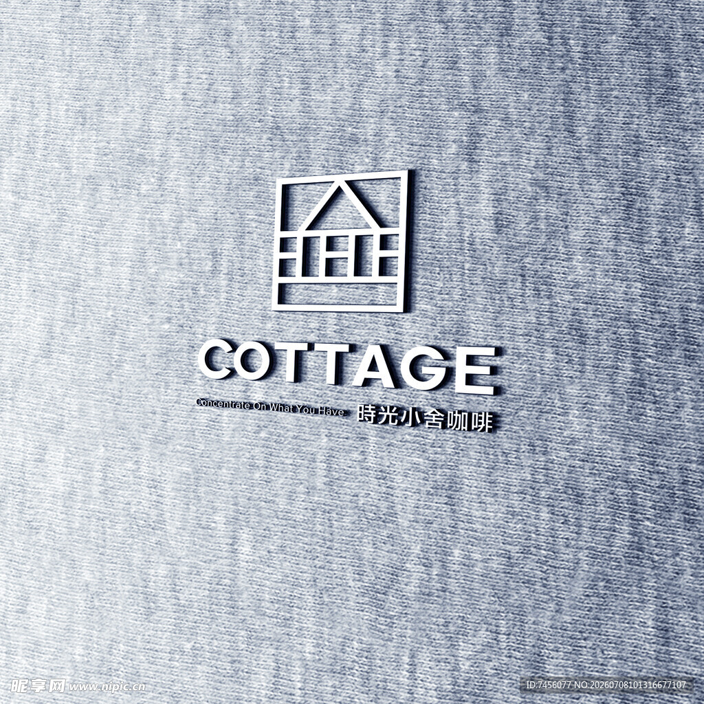 灰色布料上的COTTAGE标志