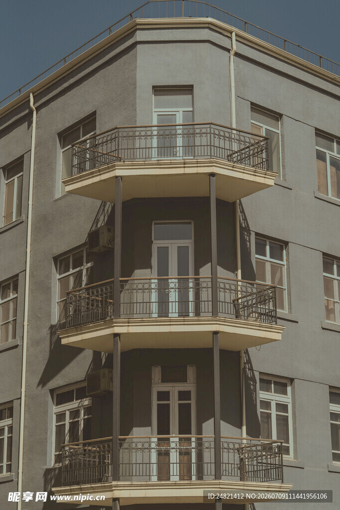 多层建筑的阳台外观