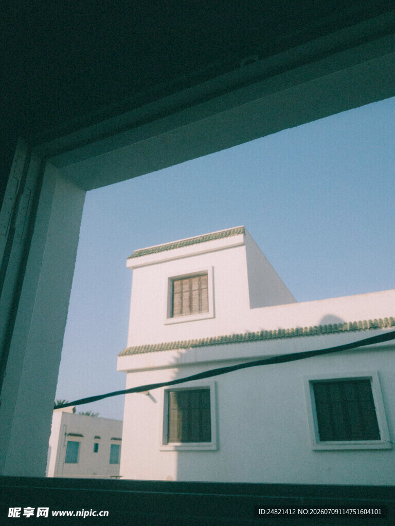窗外白楼景致