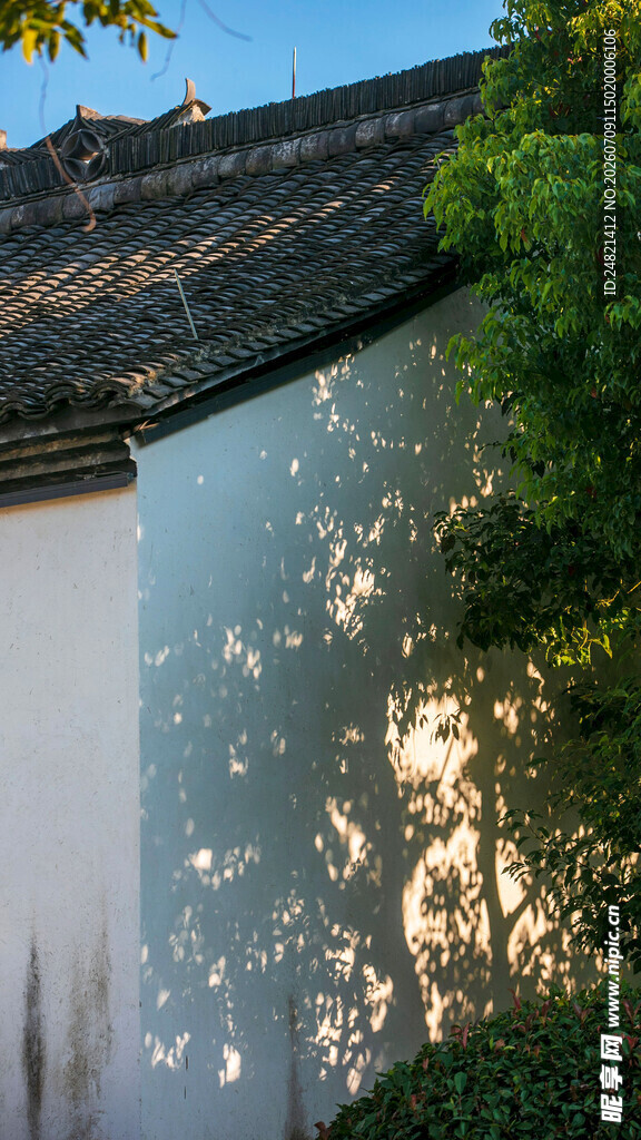 古墙光影