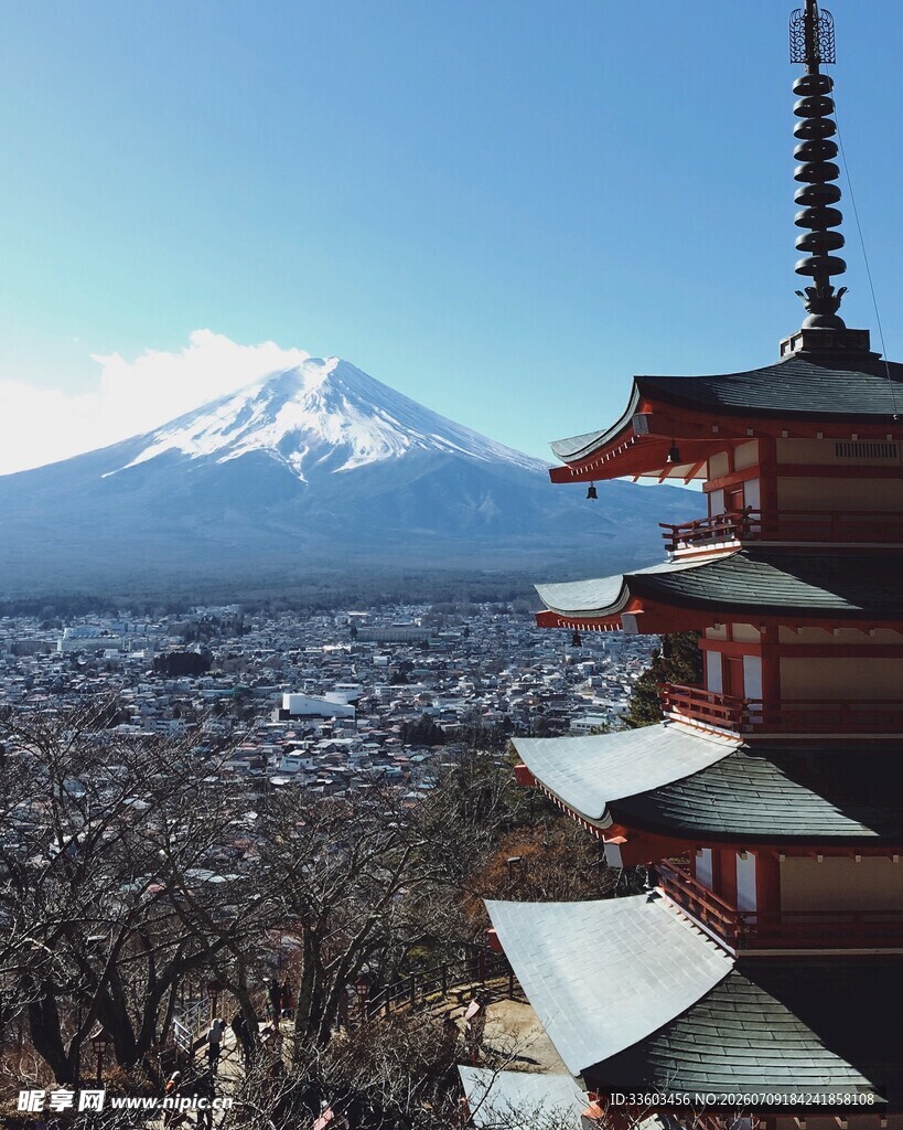 富士山下的传统日式建筑