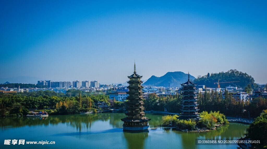 西湖美景中的湖心宝塔
