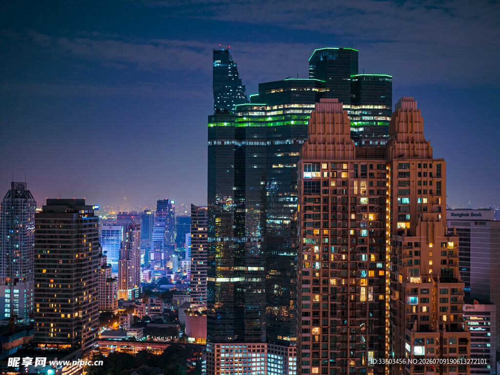 都市璀璨夜景高楼林立