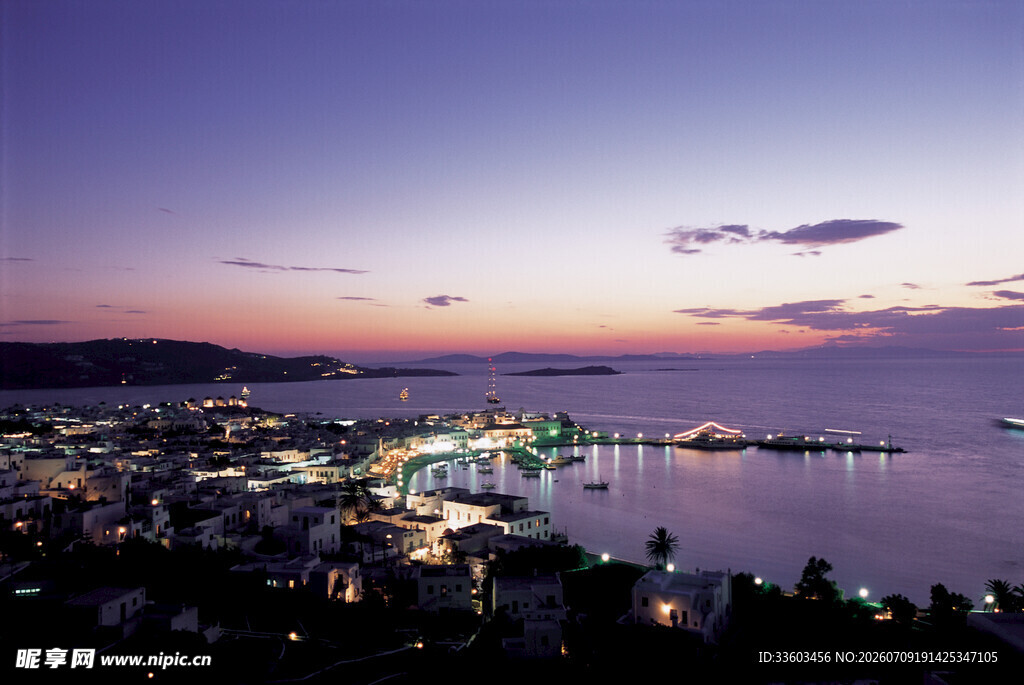 海滨城市黄昏璀璨夜景