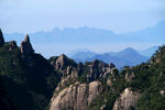 壮丽山峦景观