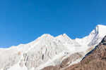 巍峨雪山壮丽景致