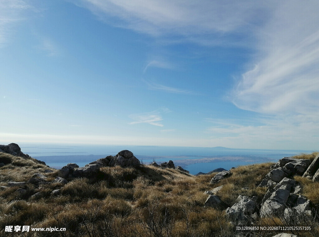 海边山丘风景