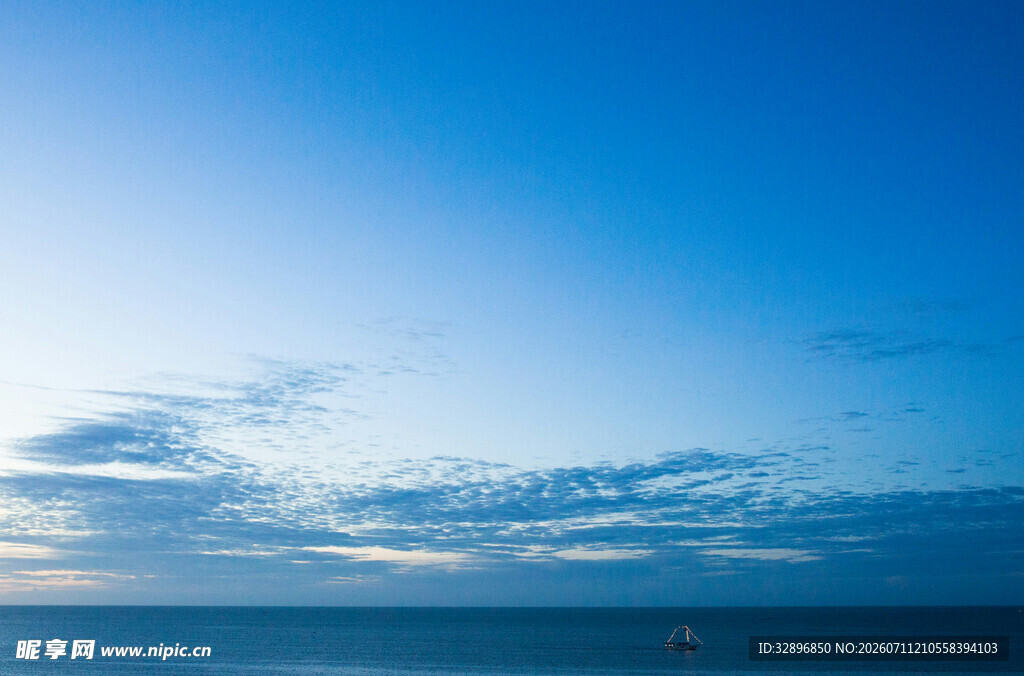 海边蓝天美景