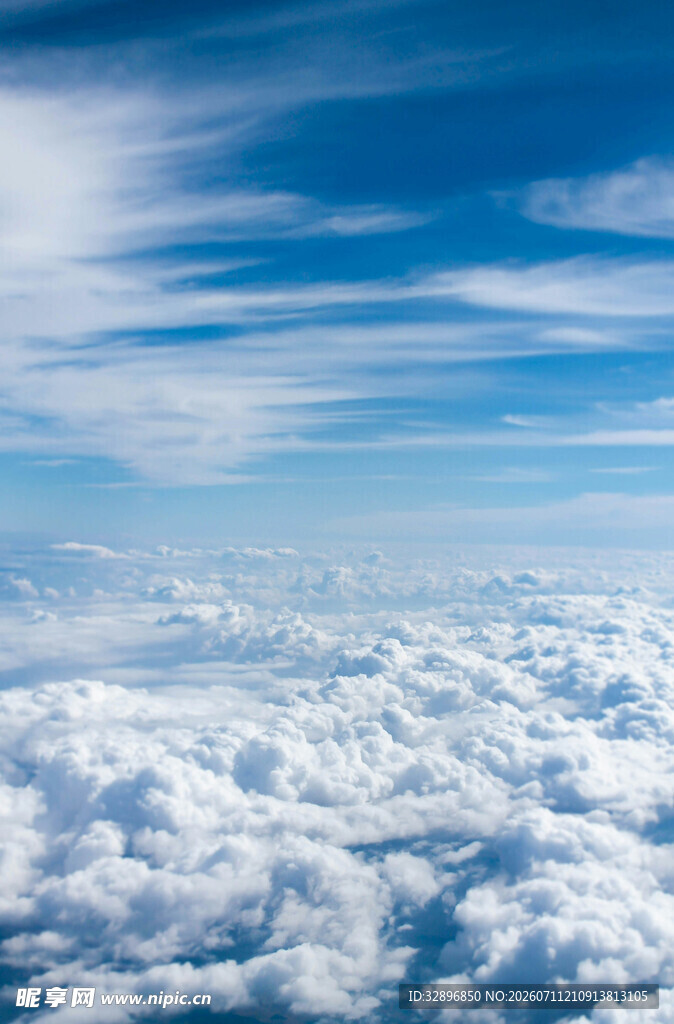 高空俯瞰云海壮丽景观