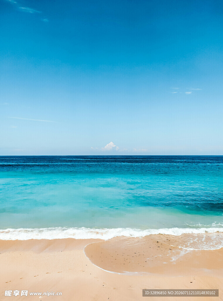 蔚蓝大海与蓝天