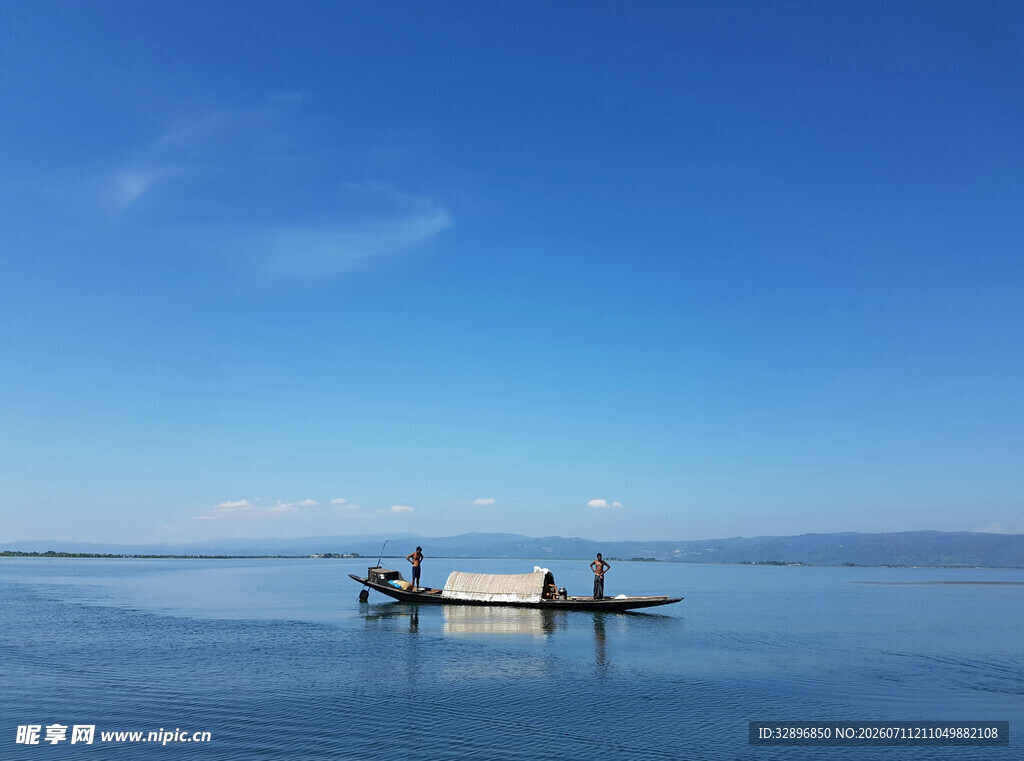 湖上孤舟