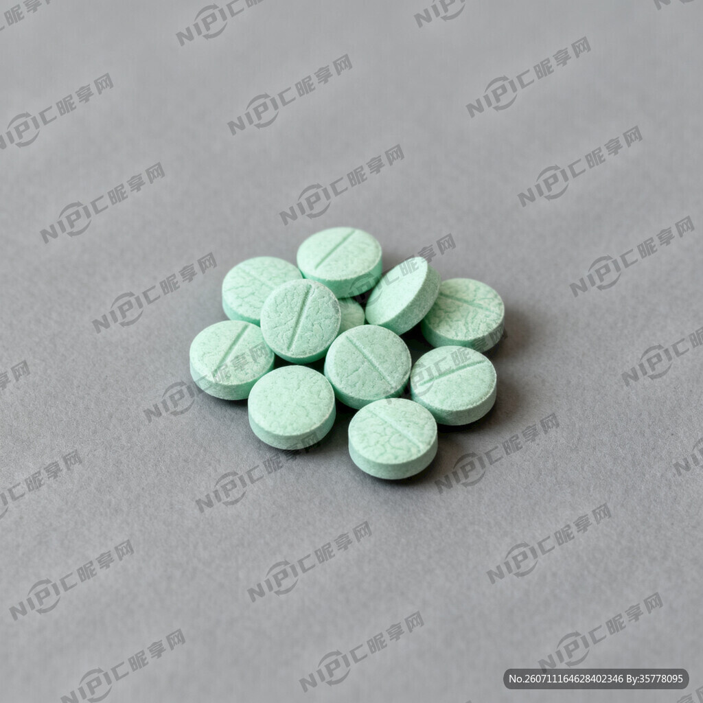 灰色底 一小堆浅绿色小药片