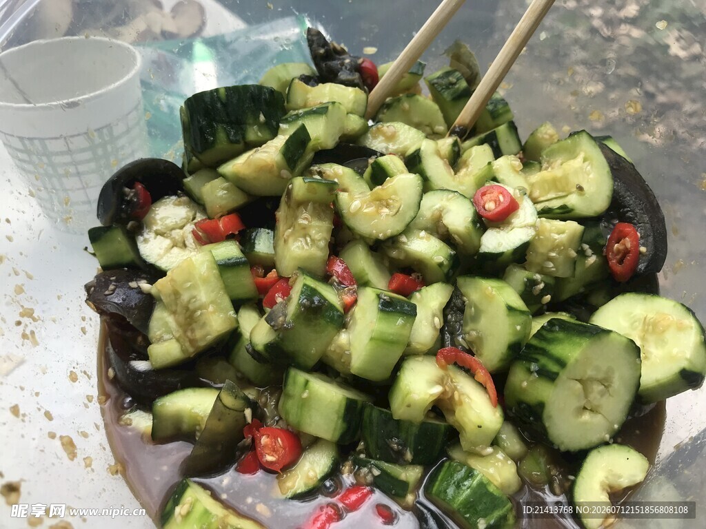 美味凉拌黄瓜