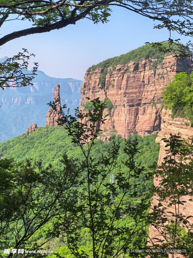 壮丽山景俯瞰辽阔风光