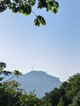 山林间远眺朦胧山峦