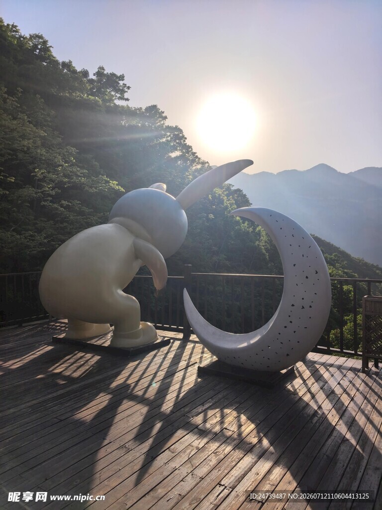 户外巨型兔子雕塑景观