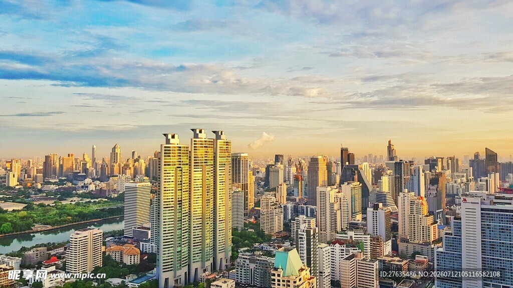 城市天际线的壮丽黄昏景色
