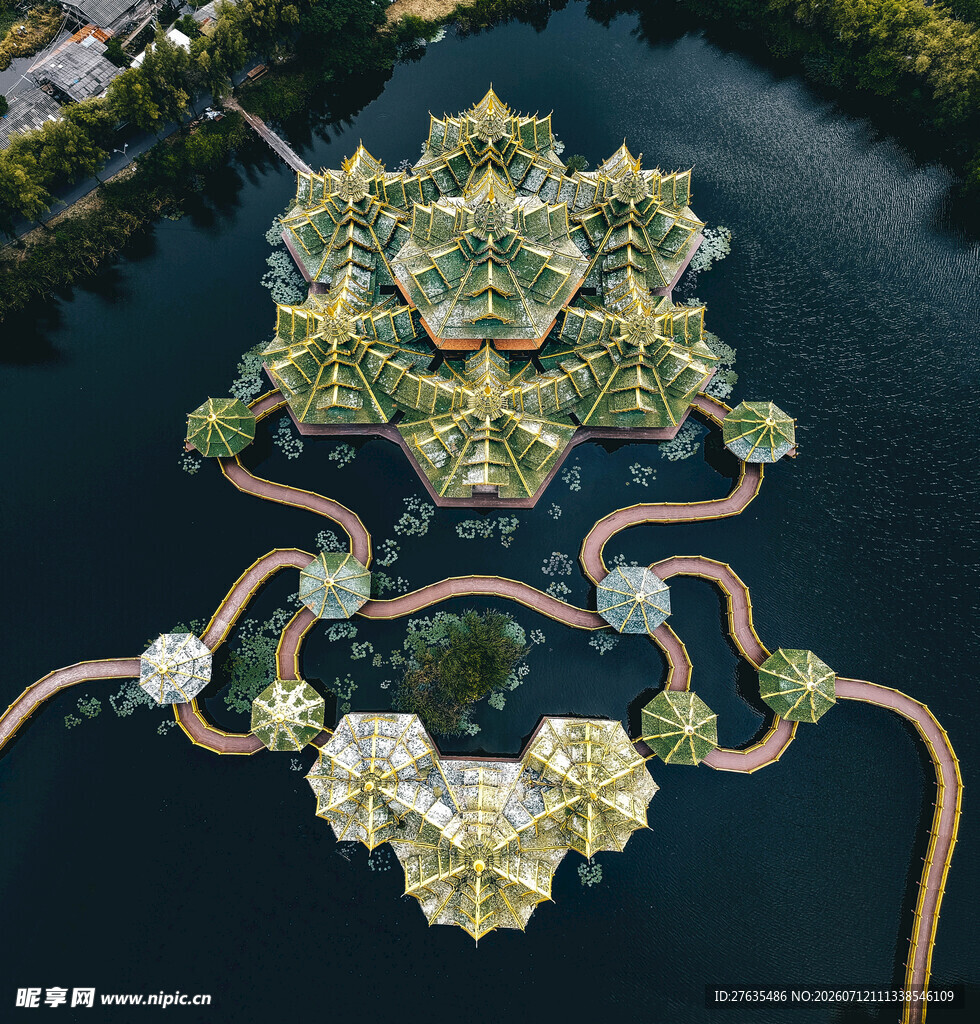 空中俯瞰独特造型建筑景观