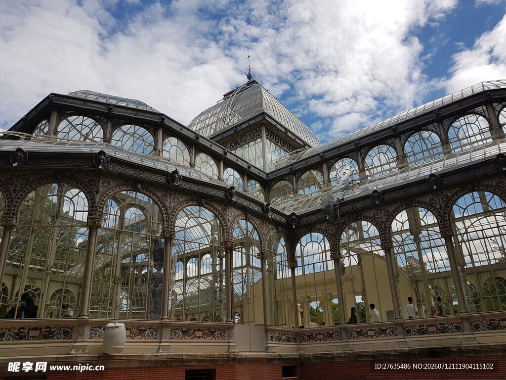 古典玻璃建筑外观美景