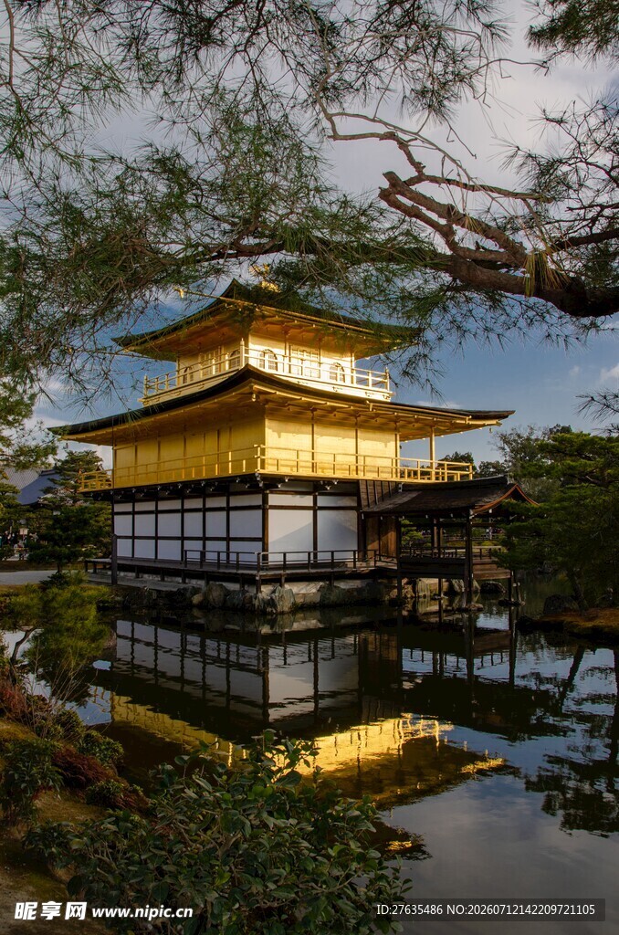 金阁寺日本经典建筑景观