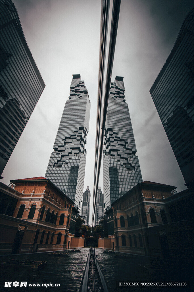 双子摩天大楼城市景观