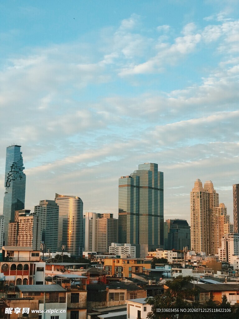 城市天际线展现繁华都市风貌