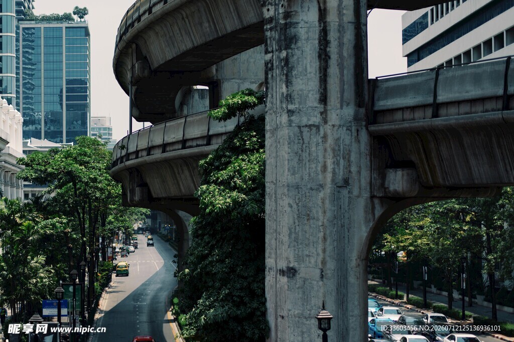 城市高架桥与周边景致